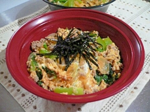 小松菜と挽き肉の玉子丼